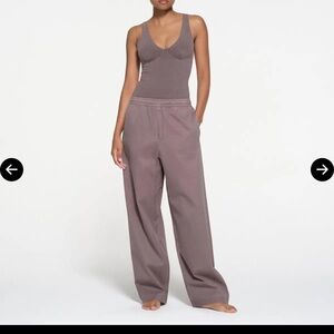 Skims woven outdoor pants. Like new